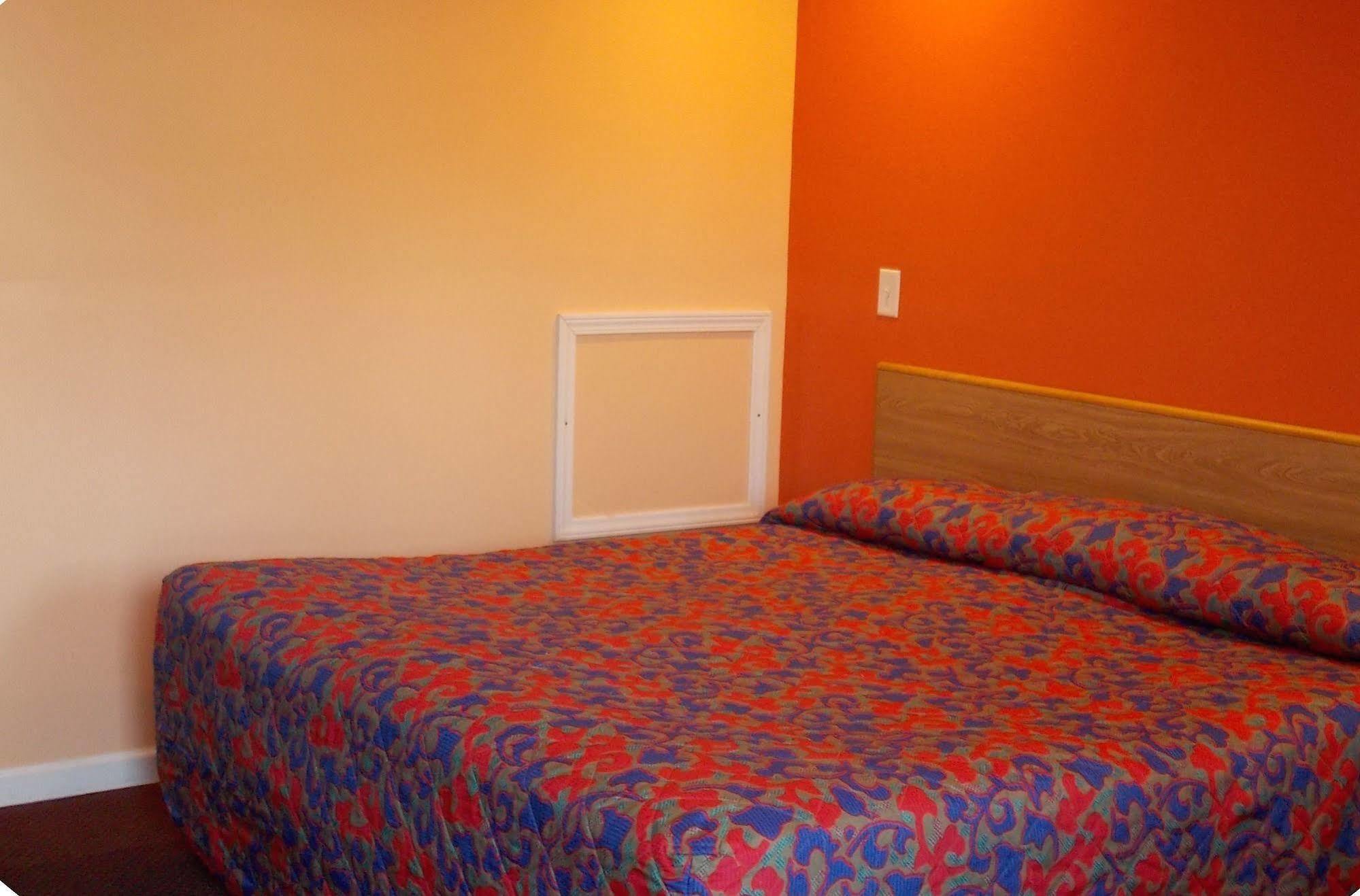 Travel Lite Motel Вайтвілл Екстер'єр фото
